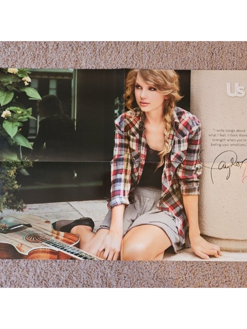 Taylor Swift Poster Us Magazine 21''x15'' Sitting Posed Guitar Outdoor Scene